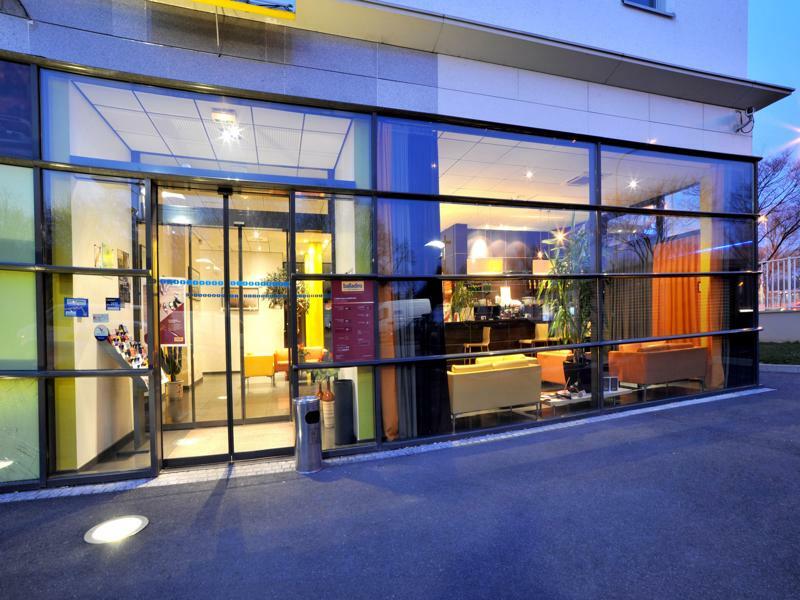 Отель Ibis Styles Paris Женвилье Экстерьер фото